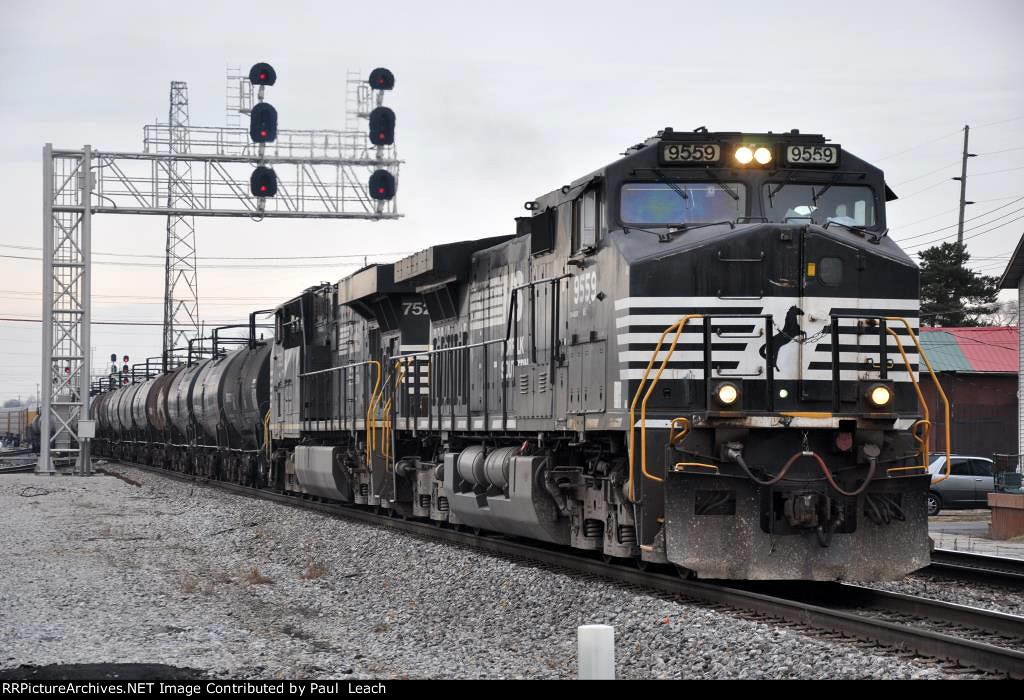 Westbound manifest comes out of the yard